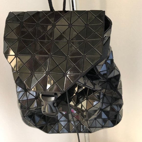 Black vinyl geometric drawstring backpack - Picture 1 of 6